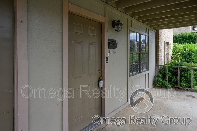 Building Photo - 901 25th Ave Unit Apt D1