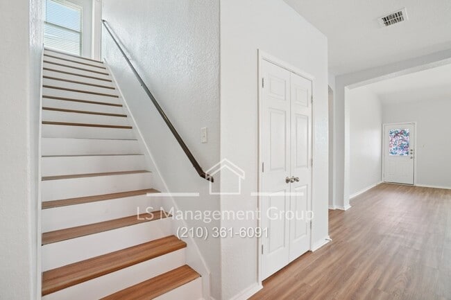 Photo - 6018 Upland View