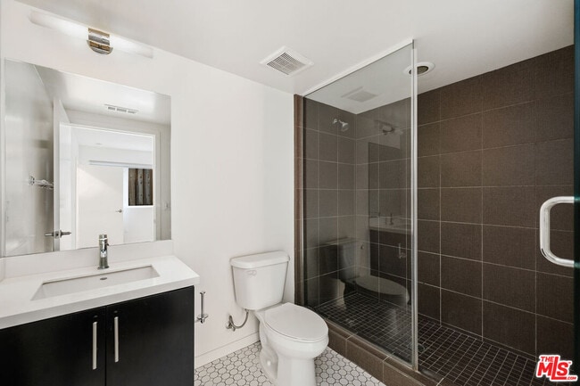 Photo - 2920 Rowena Ave Unit 2