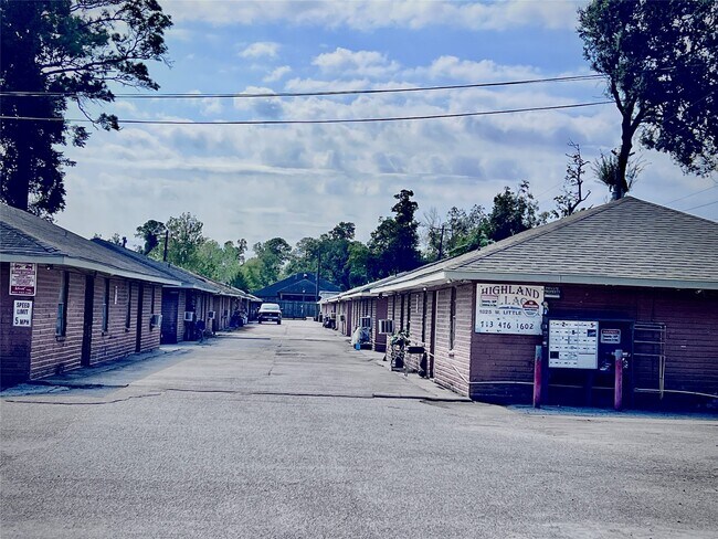 Photo - 1825 W Little York Rd Unidad many