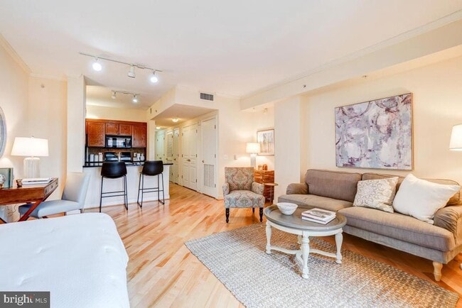 Photo - 631 D St NW Unidad 1238