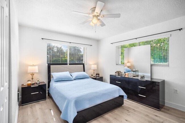 Photo - 795 SE 17th St