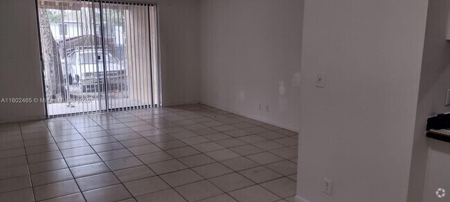 Building Photo - 4009 N University Dr Unit 112 Rental