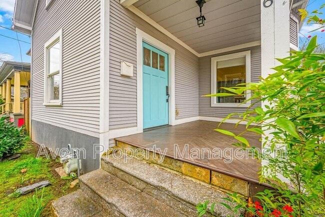 Photo - 626 NE Russell St