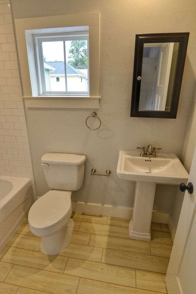 Freddie's Garden Modern 3 Bedroom, 3 Bat... Rental House Rental in