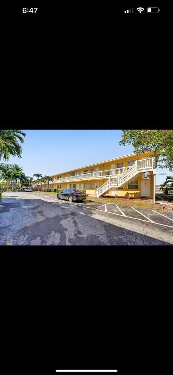 Building Photo - 4050 NE 12th Terrace Unit 13-1