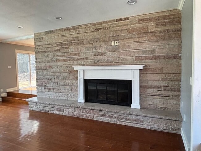 Photo - Available NOW! Gorgeous 3BR/2 BA Unit in Hastings!