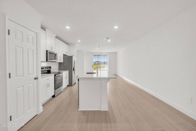 Photo - 225 Links Ter Blvd