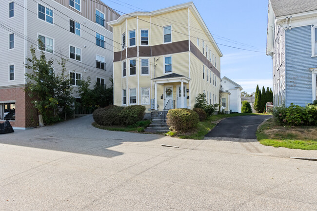 Building Photo - 30 Cutts Ave Unit 2 Rental