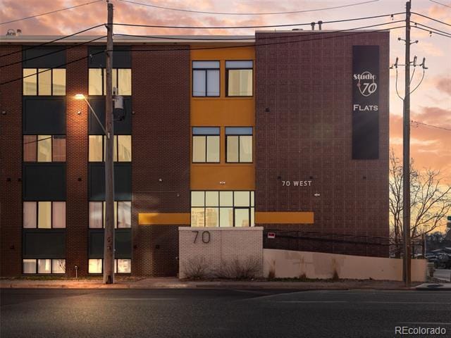 Building Photo - 70 W 6th Ave Unit 107a