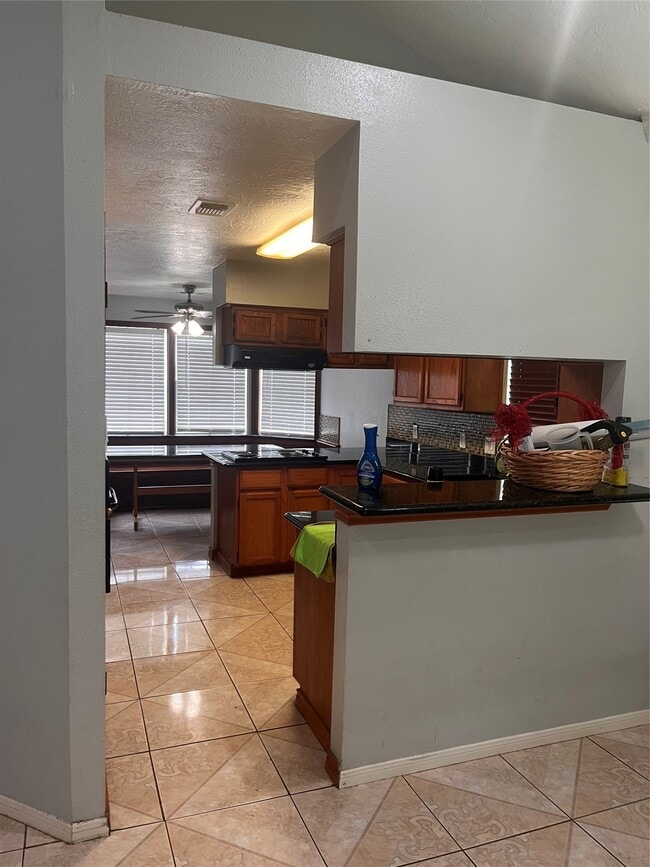 Photo - 11714 Lamprey St