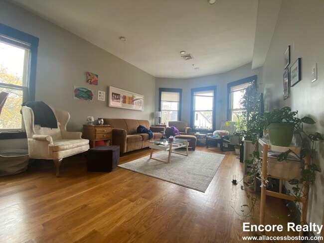 Building Photo - 46 Creighton St Unit 3