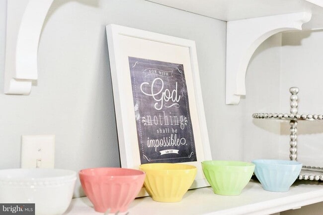 Photo - 102 Peregrine Ln