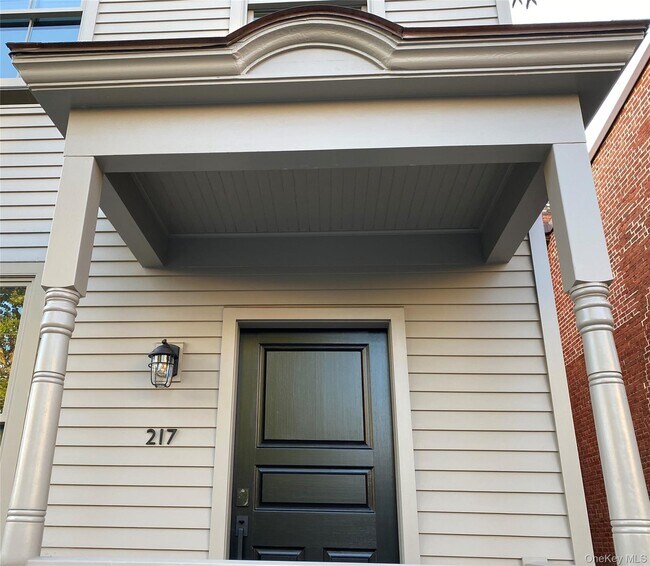 Photo - 217 Allen St