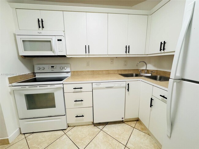 Photo - 3129 Oakland Shores Dr Unit A105