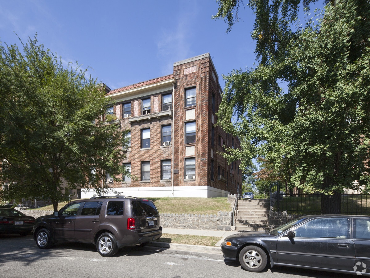 Photo - 1445 Spring Rd NW