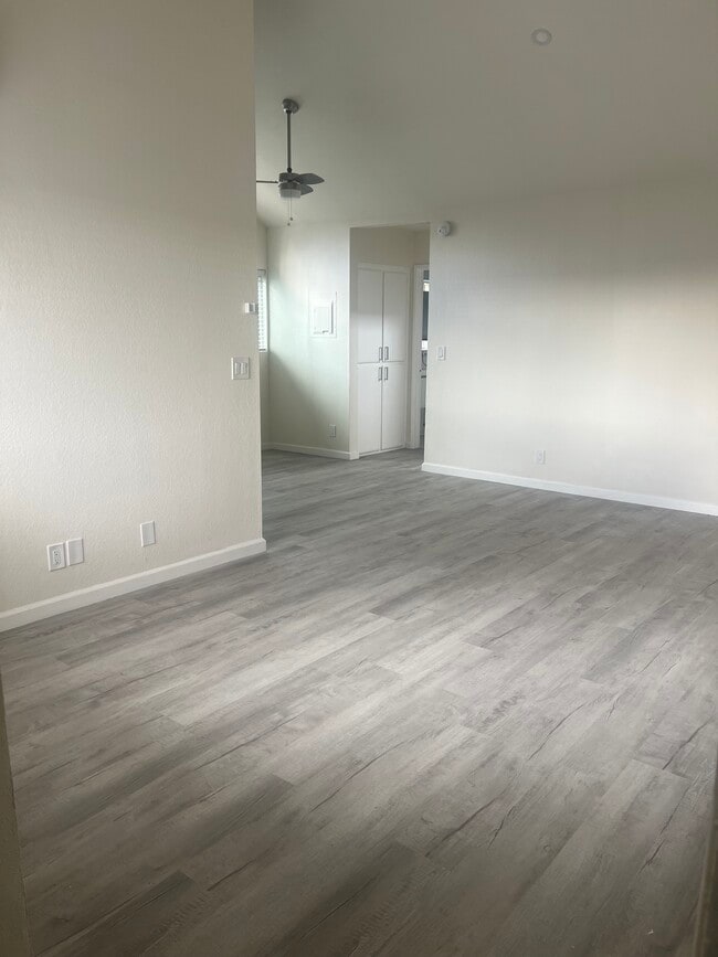 Leaving room - 3250 Andrita St