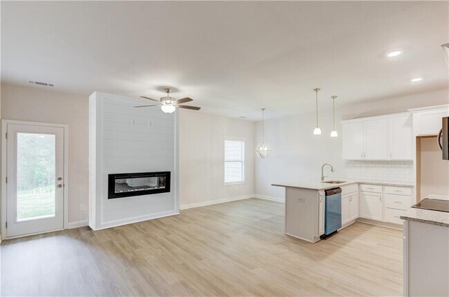 Photo - 6408 Pine St