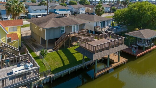 Building Photo - 170 Barracuda St