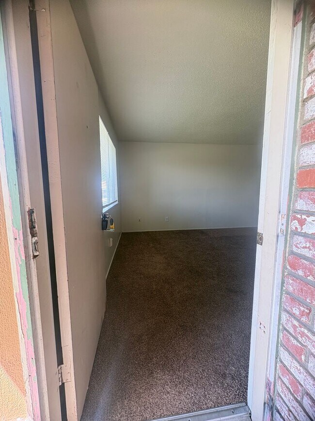 1371/1373 Bancroft