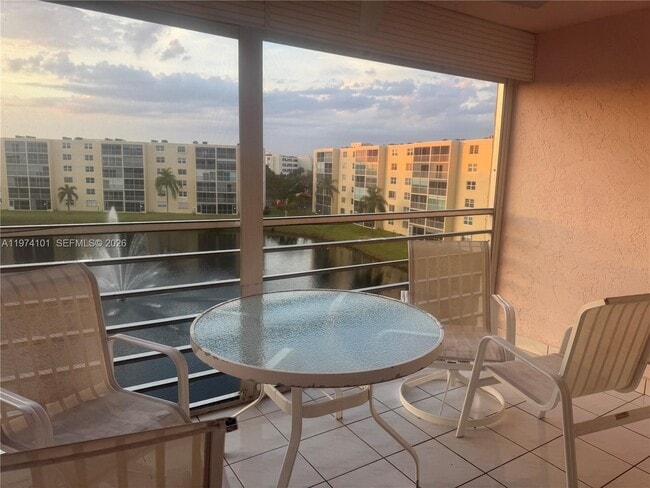 Photo - 441 SE 3rd St Unidad 505