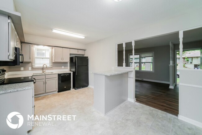 Photo - 409 N E Sharon St