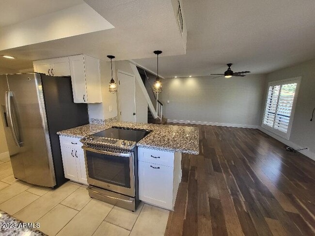 Photo - 711 E North Ln