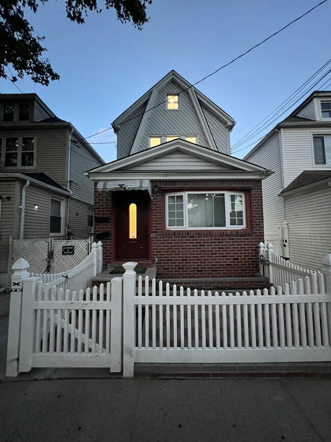 Building Photo - 10719 90th St Unit Ozone Park second floor