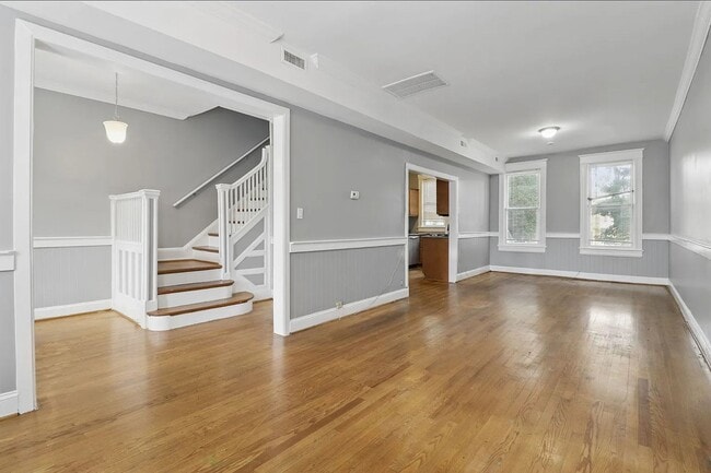 Building Photo - Lovely 4br/2bth home w/parking in Petworth - Priced to rent ASAP!