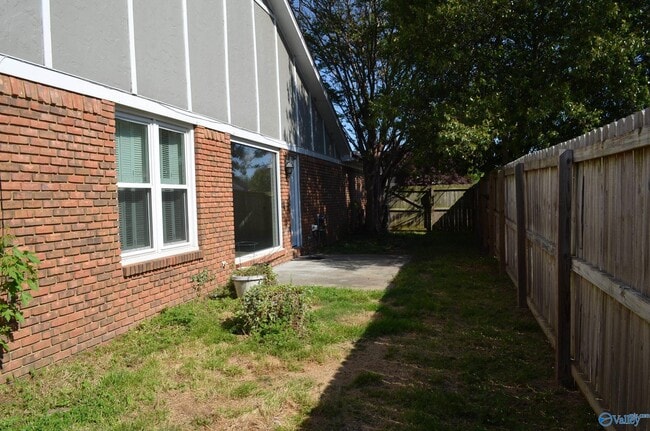 Photo - 2136 Eastbrook SE