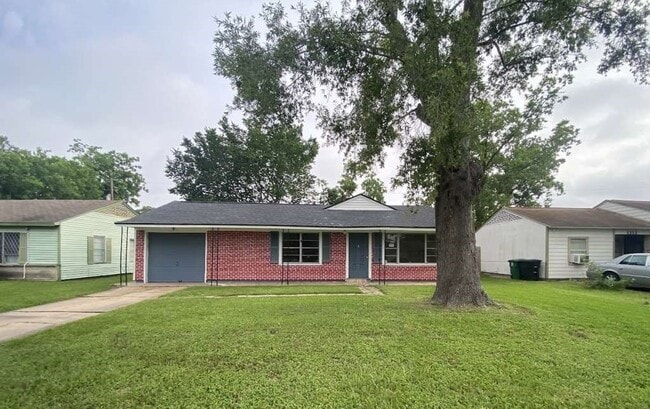 Building Photo - 5715 Belmark St