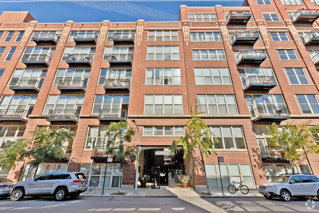 Building Photo - 1500 W Monroe St Rental