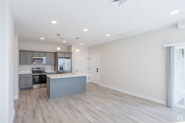 1 BR, 1 BA-900SF