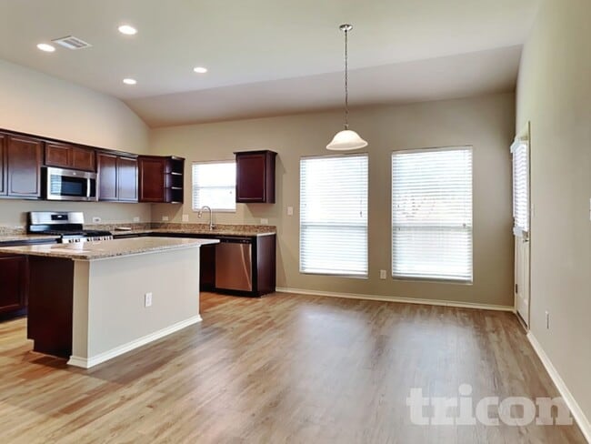 Photo - 955 Oak Falls Dr