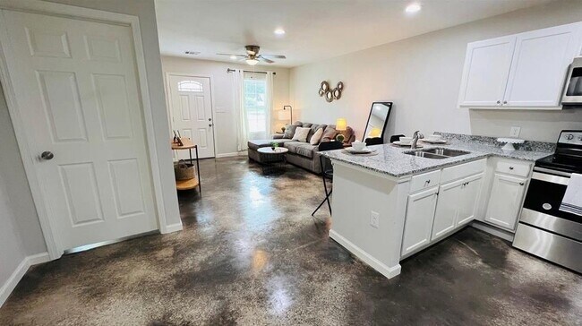 Photo - 635 Doctor M.L.K. Jr Dr