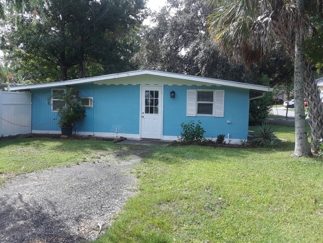 Building Photo - Adorable 1 bedroom cottage Rental