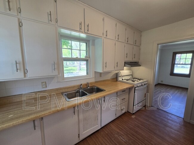 Photo - 661 Dawson St