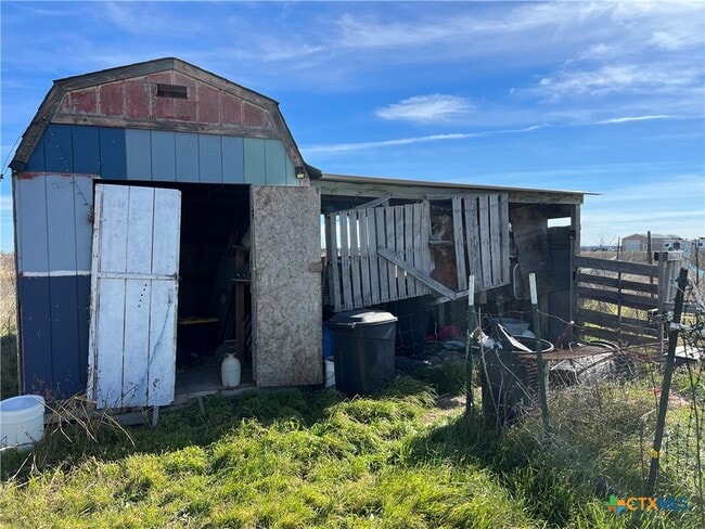 Building Photo - 205 North St