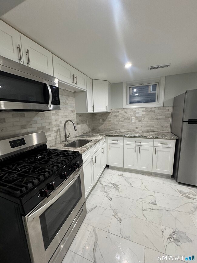 Building Photo - 368 Norton St Unit basement