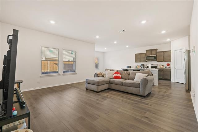 Photo - 3329 Watterson Wy