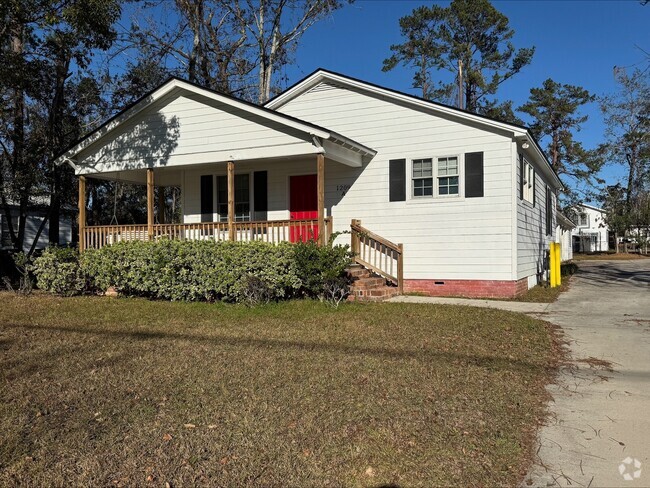 Building Photo - 1209 N Oak St Unit A Rental