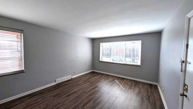 Photo - 5825 Sunshine Dr Unit 1E