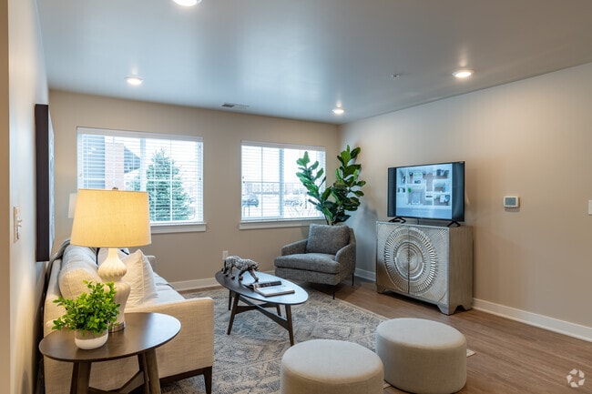 2BR, 2BA - 867 SF