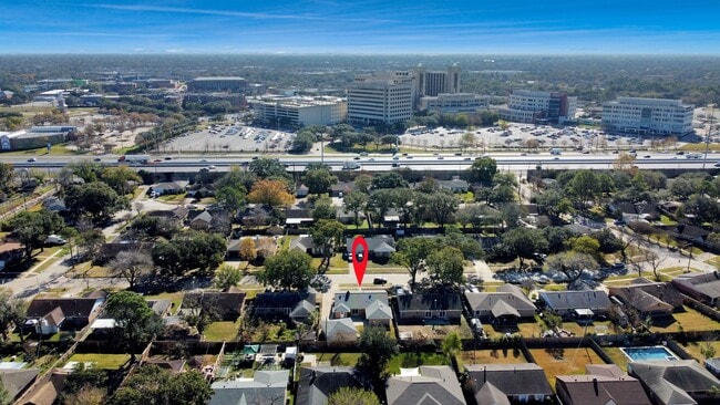 Photo - 7718 Romney Rd