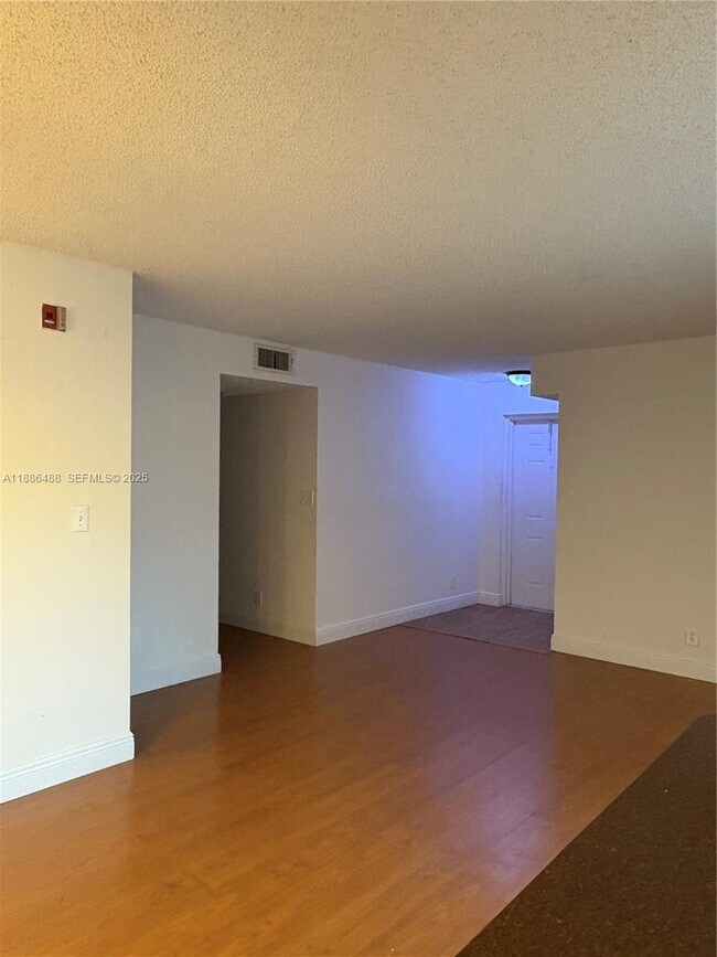 Photo - 7680 Westwood Dr Unidad 804