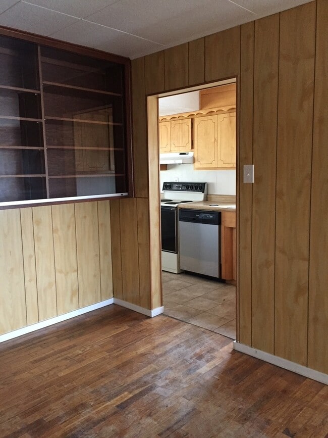 Photo - Charming 2 Bedroom Home with Garage