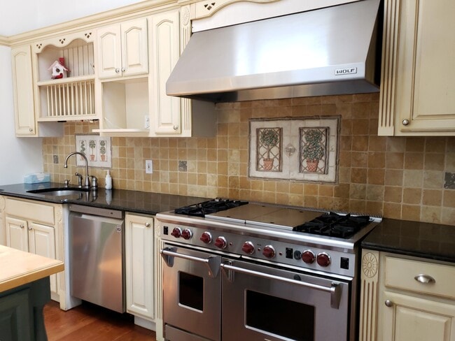 Photo - 275 Evergreen Ave Unit main floor