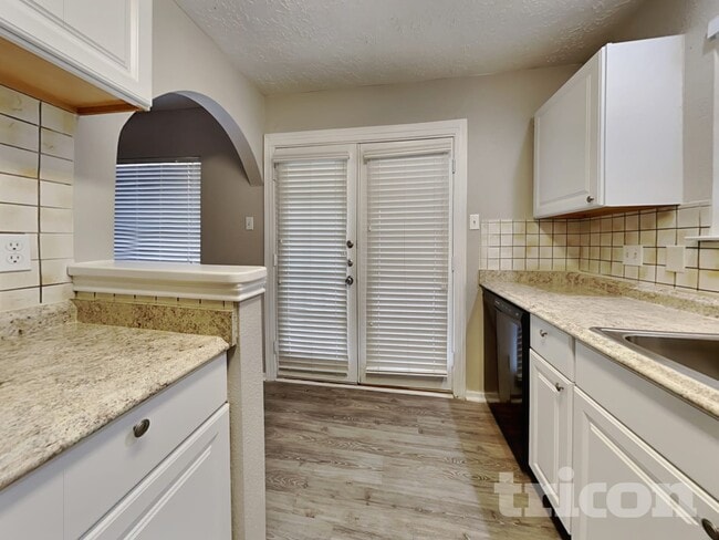 Photo - 4601 Greenwood Dr