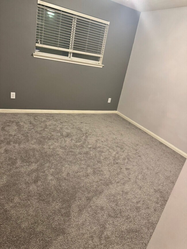 2 bedroom - 4019 Strawberry Ct