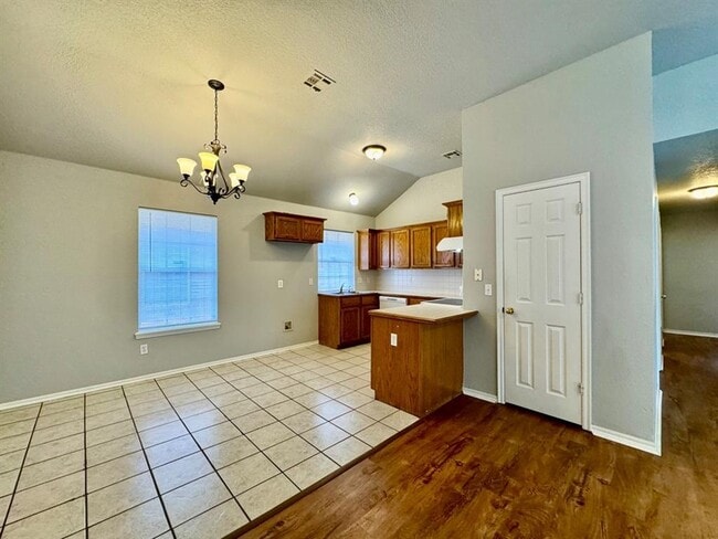 Photo - 633 NW 121st St